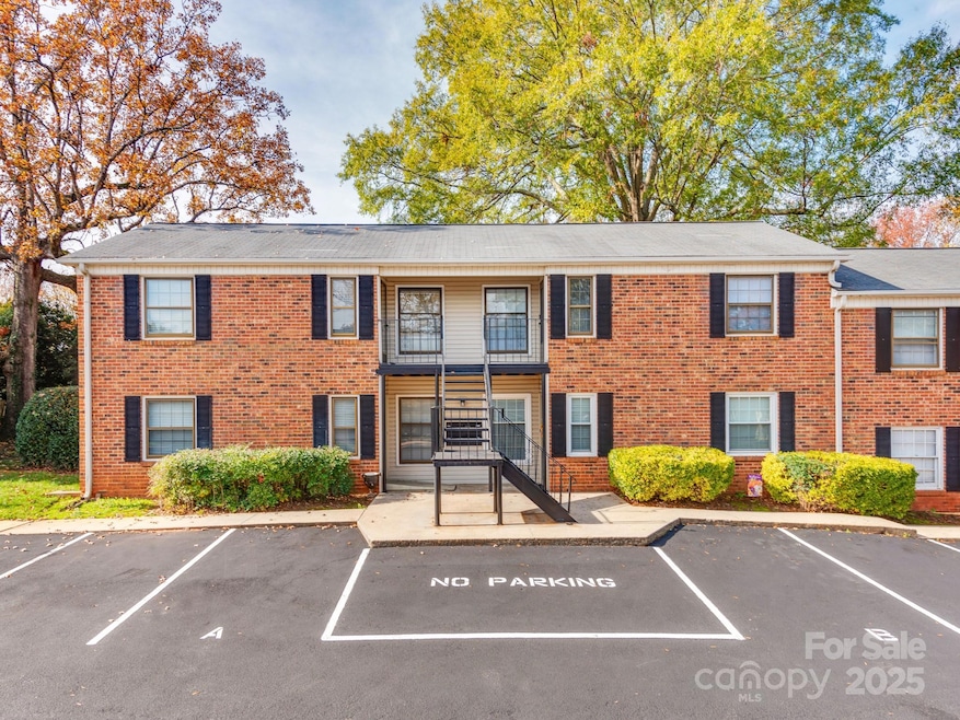 5903 Quail Hollow Rd unit D, Charlotte, NC 28210 - photo 1