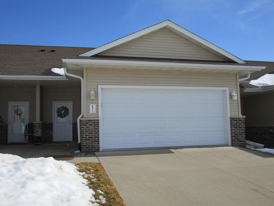421 S Cherry Ln, Holmen, WI 54636 - photo 1
