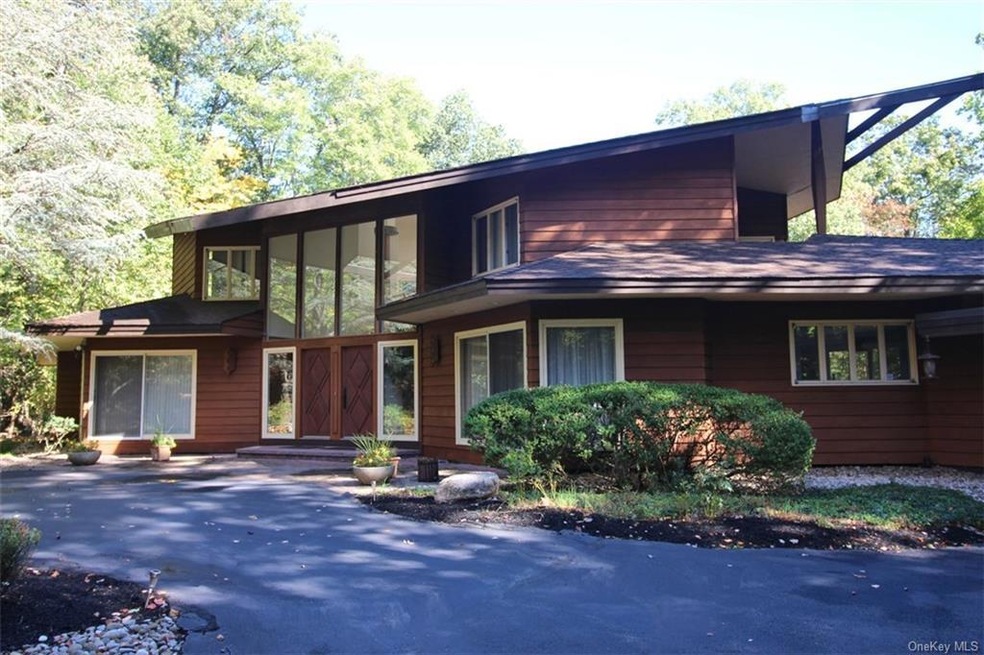 8 Rollingwood Dr, New City, NY 10956 - photo 1