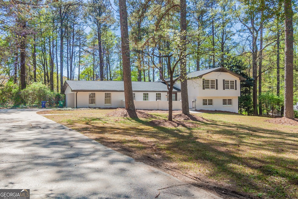 5019 Mountclaire Rd, Stone Mountain, GA 30087 - photo 1
