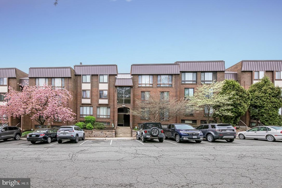 102 Roberts Ln unit 301, Alexandria, VA 22314 - photo 1