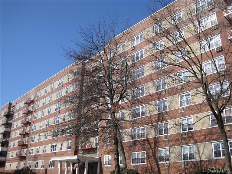 7 Balint Dr unit 517, Yonkers, NY 10710 - photo 1