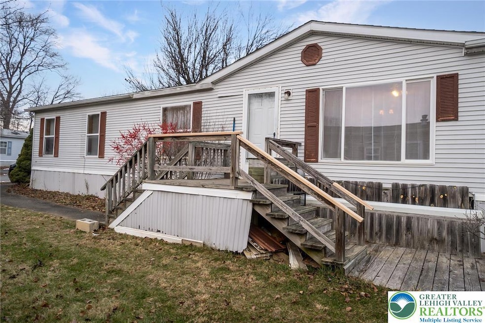 9131 N Primrose Cir, Breinigsville, PA 18031 - photo 1