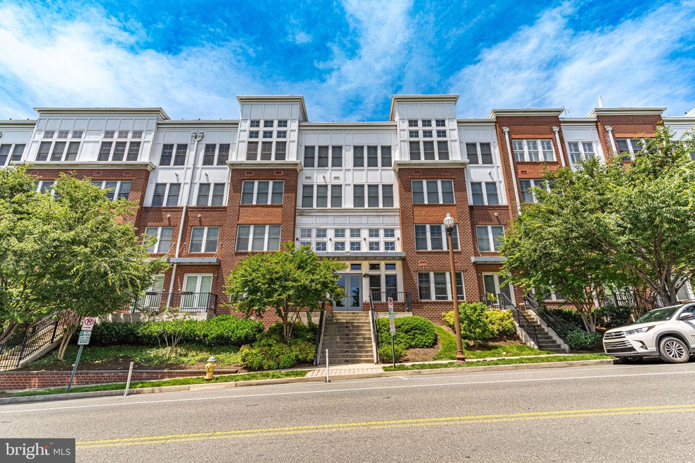 Rhodes Hill Square unit B120, Arlington, VA 22209 - photo 1