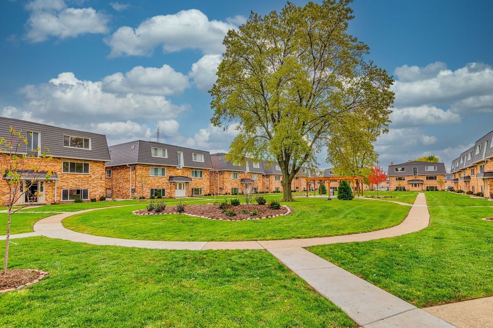 10013 Holly Ln unit 1W, Des Plaines, IL 60016 - photo 1