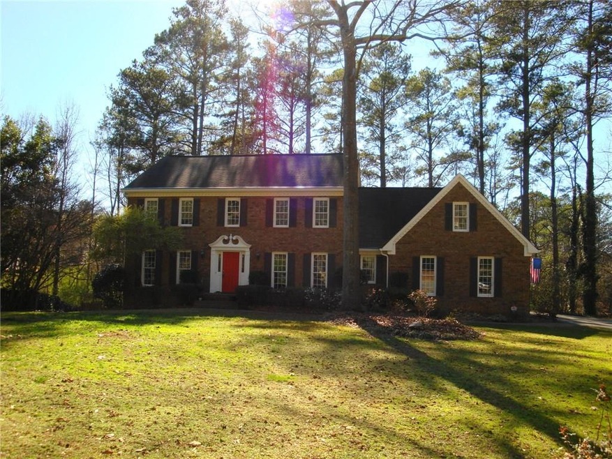 3 sides brick home in culdesac
