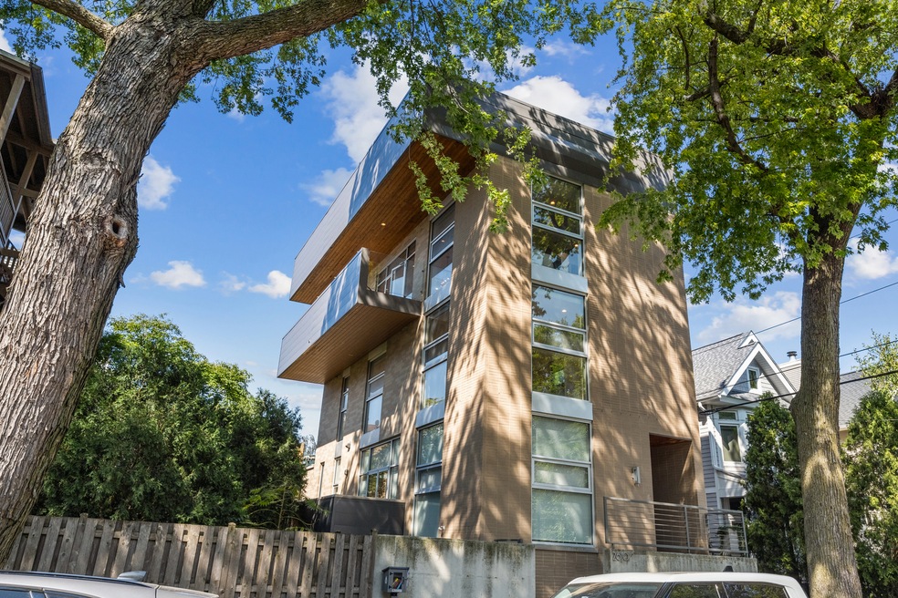 Pending $1,250,000 • Co-Listing Agent