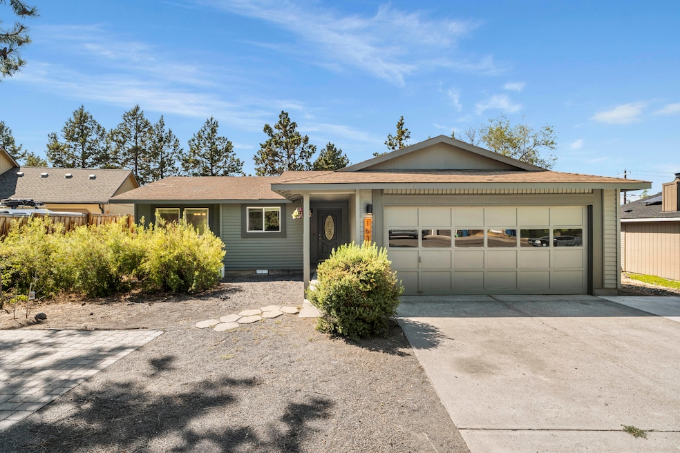 1630 NE Cackler Ln, Bend, OR 97701 - photo 1