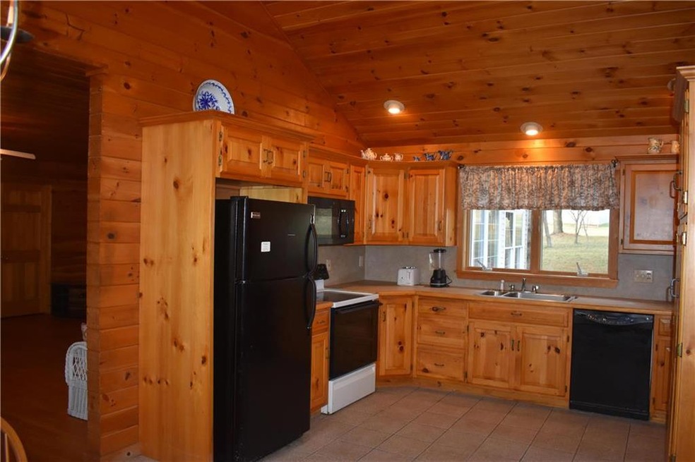 923 Renaldi Rd, Wind Gap, PA 18091 - photo 1