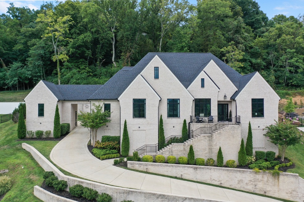 1027 Stockett Dr, Nashville, TN 37221 - photo 1