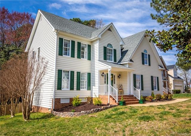 Beautiful transitional on a large private lot in s