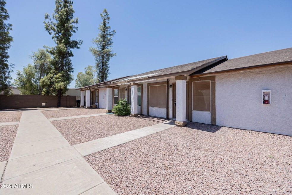 2807 E Capri Cir unit 2, Mesa, AZ 85204 - photo 1