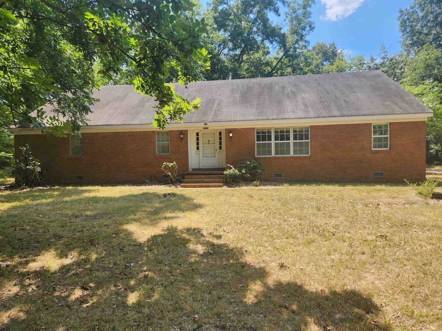 Single story home with a front yard