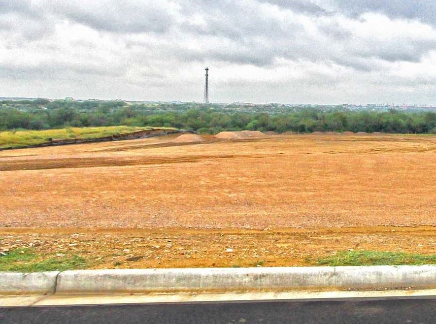 4022 Quivira Dr, Laredo, TX 78045 - photo 1