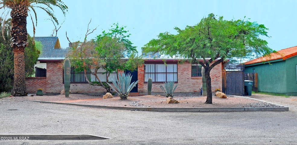2520 E Helen St, Tucson, AZ 85716 - photo 1