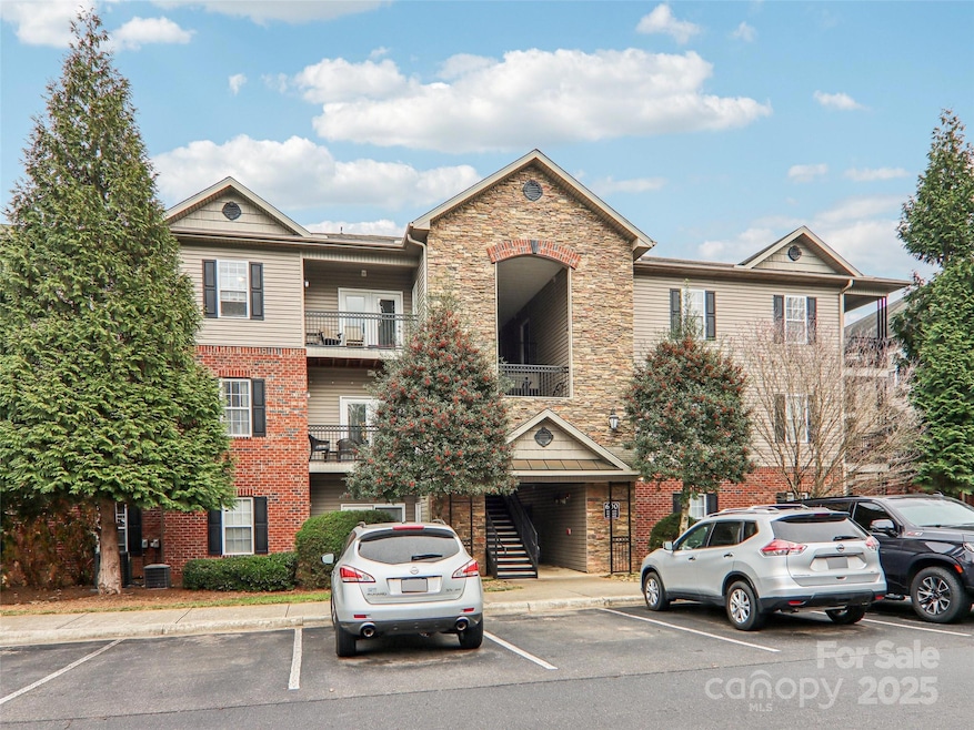 617 Appeldoorn Cir unit 617, Asheville, NC 28803 - photo 1