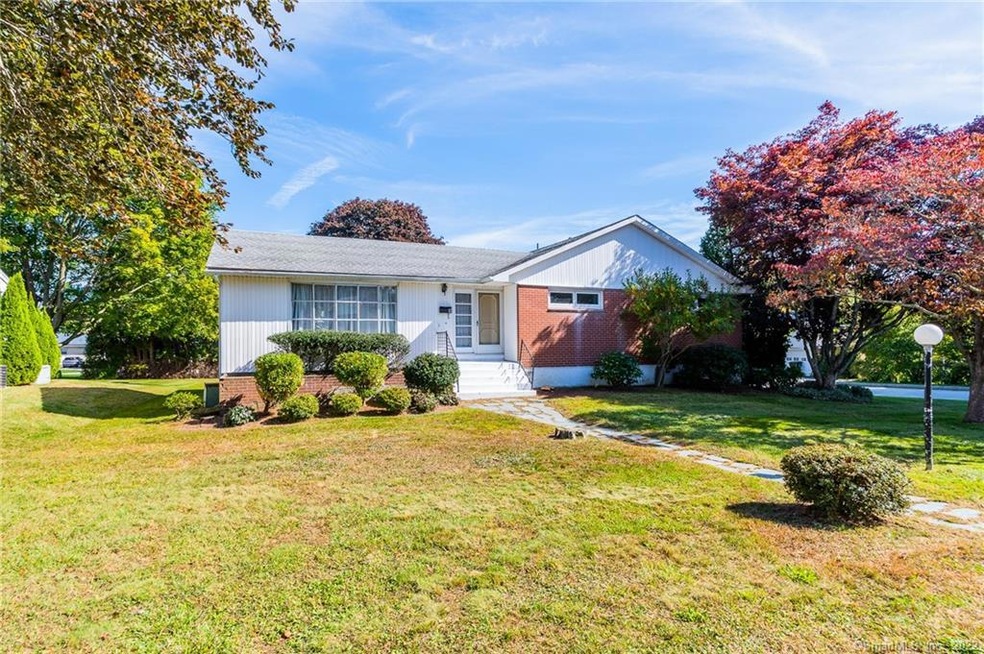 9 Harbor Ln, New London, CT 06320 - photo 1