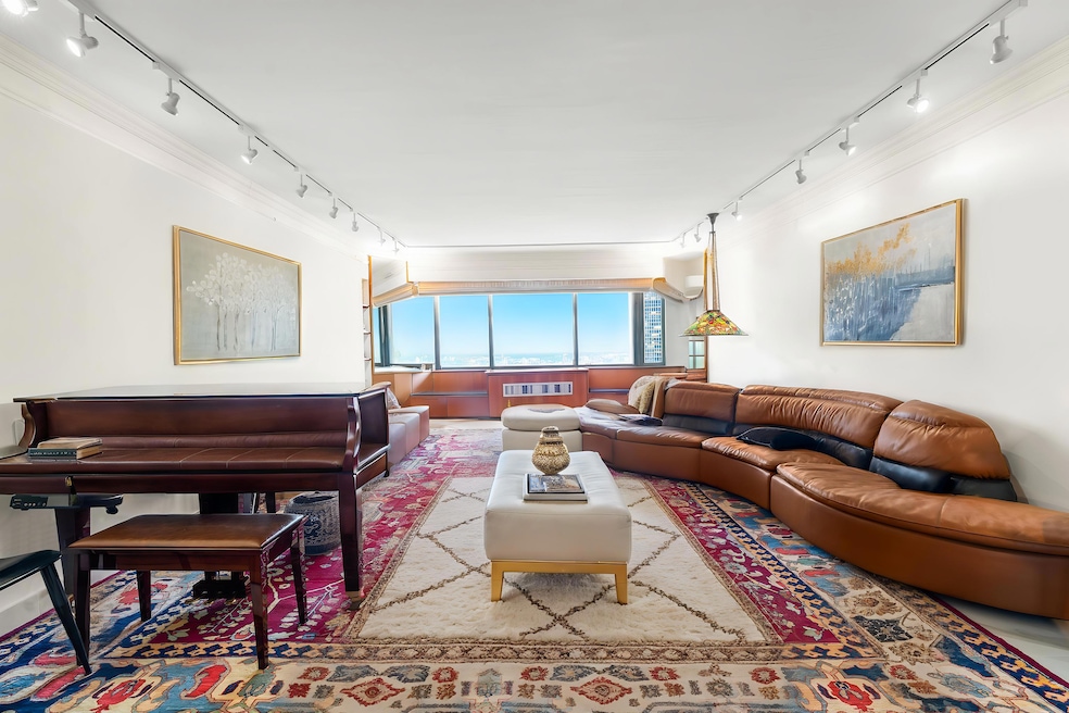 For Sale $2,770,000 • Co-Listing Agent