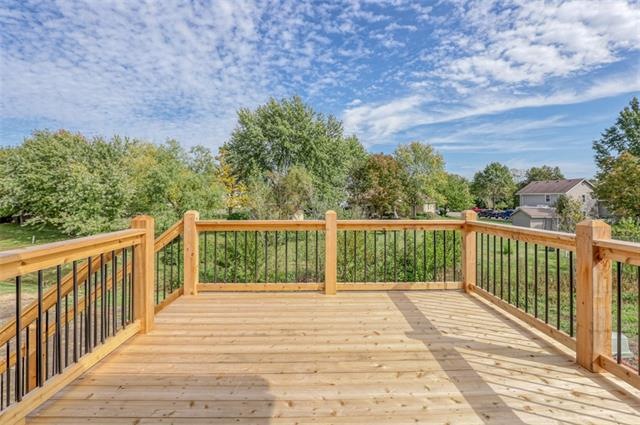 815 Cindy Ln, Raymore, MO 64083 - photo 1