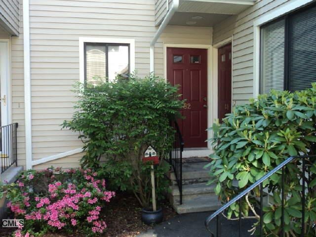82 Lance Cir, Bridgeport, CT 06606 - photo 1