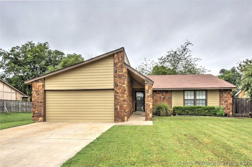 1812 W Phoenix Place, Broken Arrow, OK 74011 - photo 1