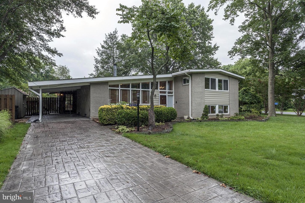 8907 Vernon View Dr, Alexandria, VA 22308 - photo 1