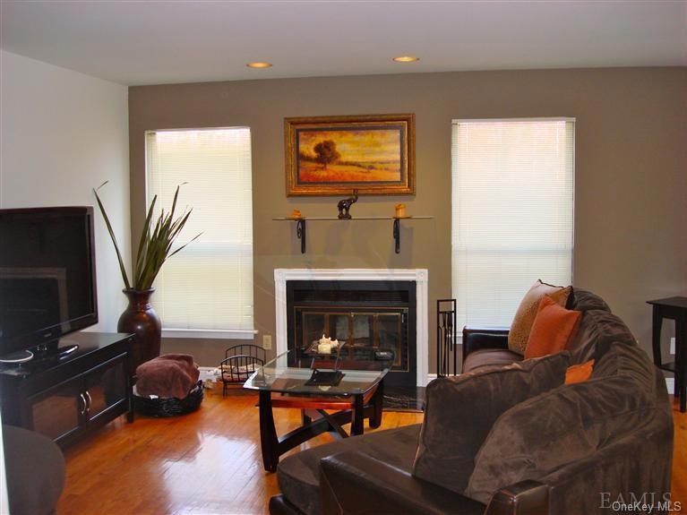 21 Horseshoe Cir unit 4, Ossining, NY 10562 - photo 1