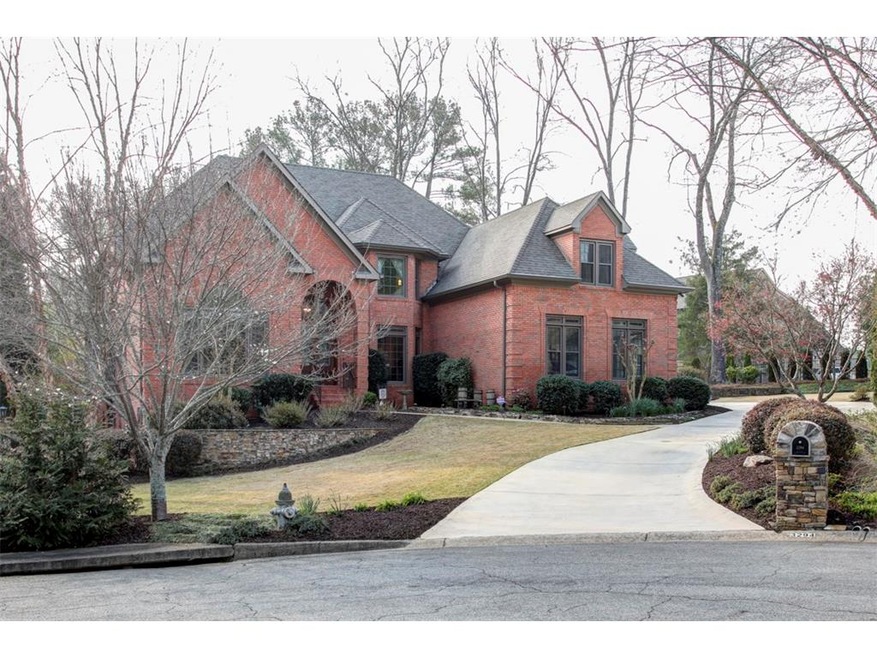 Well appointed executive home in Coventry Green wi