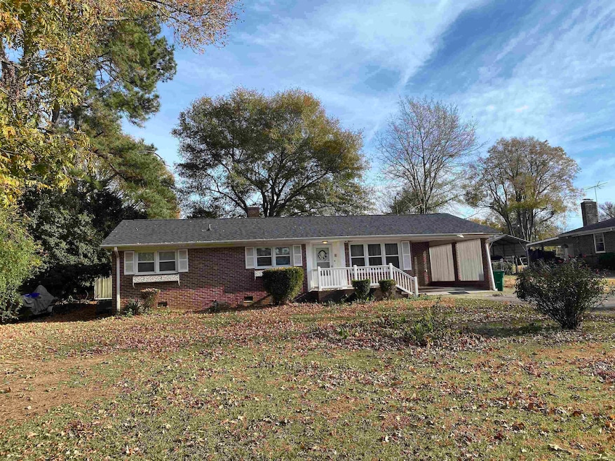 215 Tremont Rd, Spartanburg, SC 29306 - photo 1