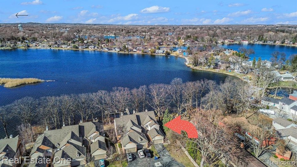 Waterfront location on Loon Lake