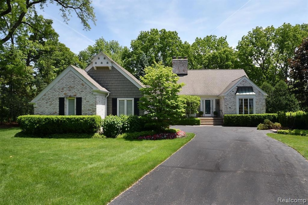 2515 Crofton Ct, Bloomfield Hills, MI 48304 - photo 1
