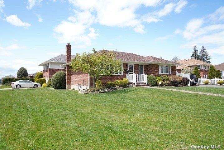 3918 Berger Ave, Bethpage, NY 11714 - photo 1