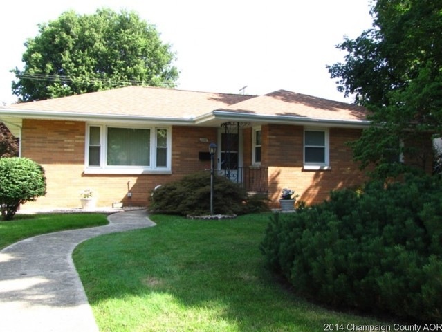 202 E Scott St, Tuscola, IL 61953 - photo 1