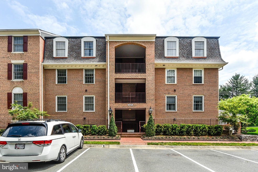 5713 Brewer House Cir unit 202, Rockville, MD 20852 - photo 1
