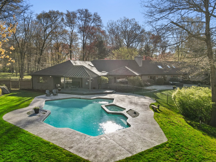 92 Aspen Ln, Stamford, CT 06903 - photo 1