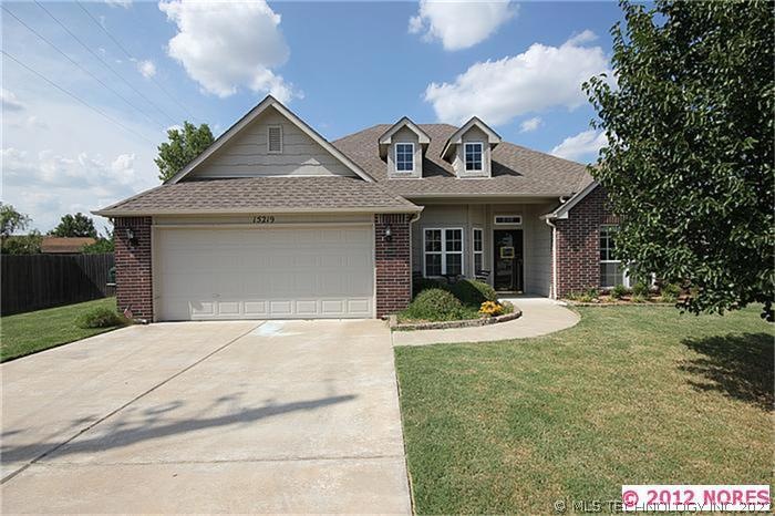 Great cul-de-sac lot with full landscaping, privac
