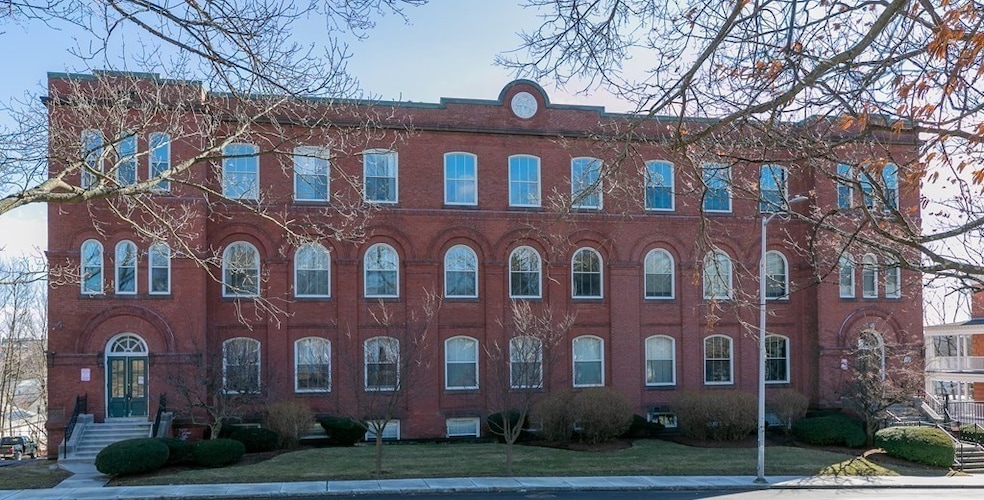 63 Illinois St unit 204, Worcester, MA 01610 - photo 1