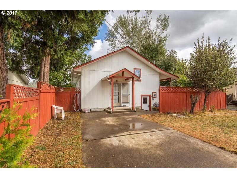 86 S 3rd St, Creswell, OR 97426 - photo 1