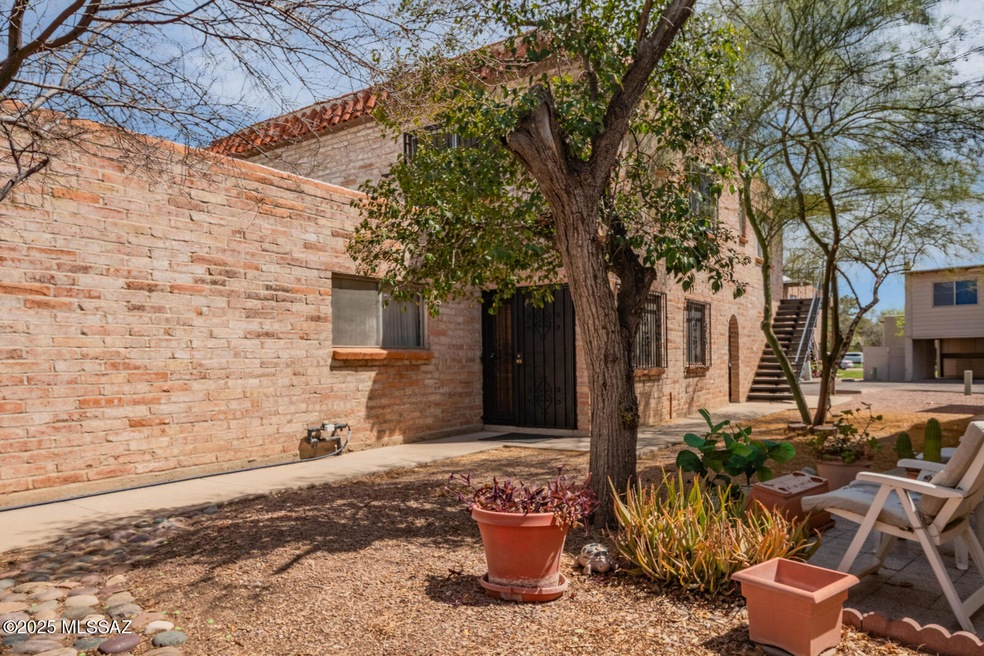 6642 E Calle Alegria unit C, Tucson, AZ 85715 - photo 1