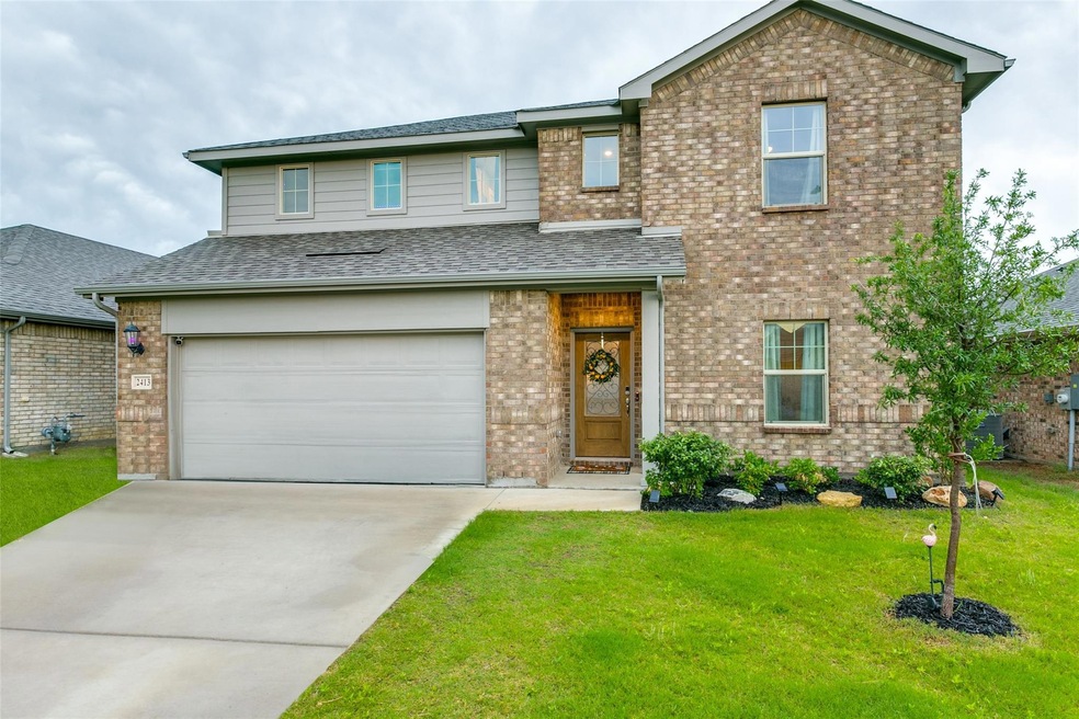 View of front of home featuring a front lawn and a