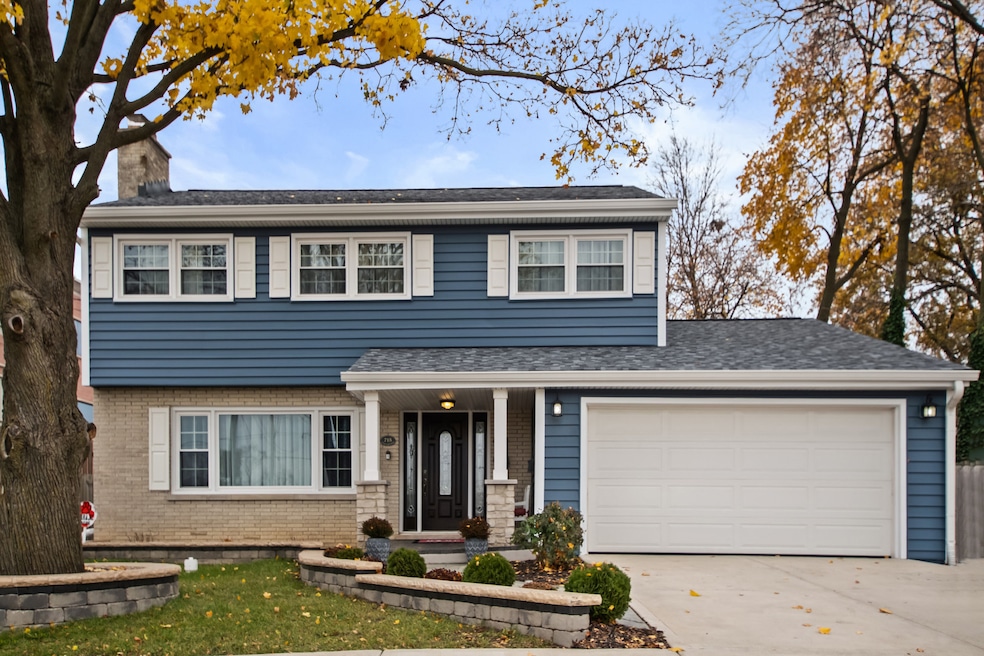 715 S Naperville Rd, Wheaton, IL 60189 - photo 1
