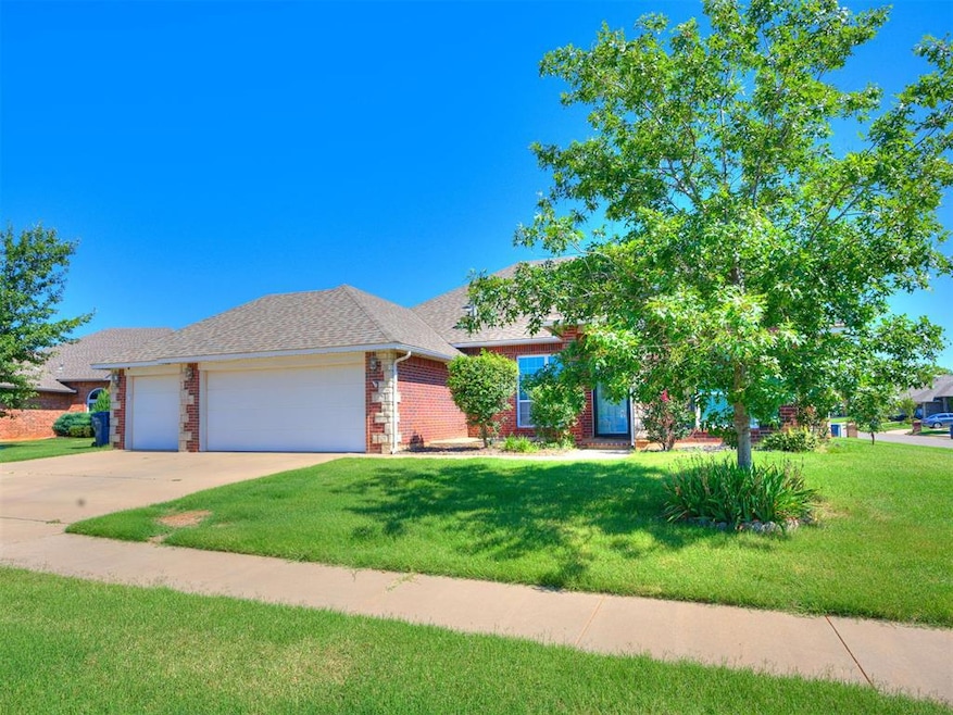9809 SW 33rd St, Yukon, OK 73099 - photo 1