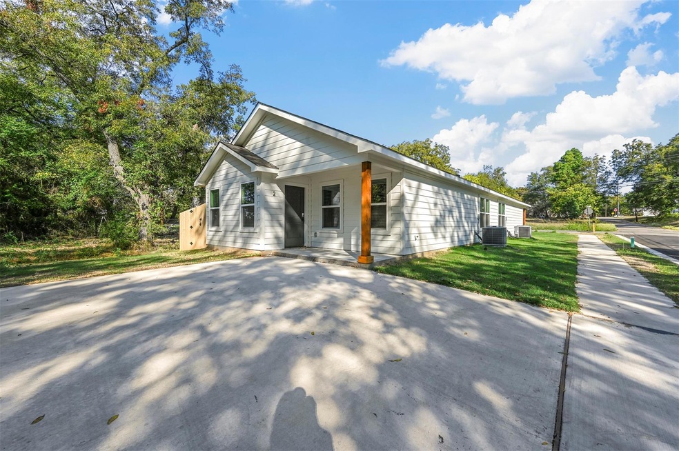 522 E 5th St unit 2, Bonham, TX 75418 - photo 1