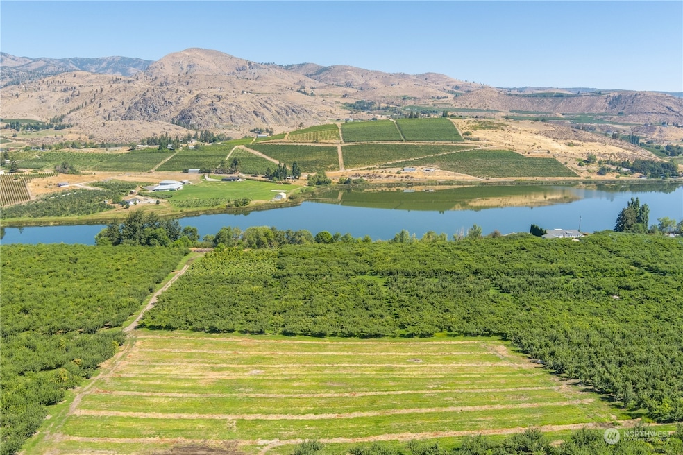 1852 Washington St, Manson, WA 98831