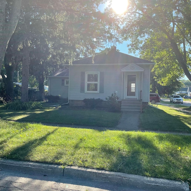 721 N Chipman St, Owosso, MI 48867 - photo 1