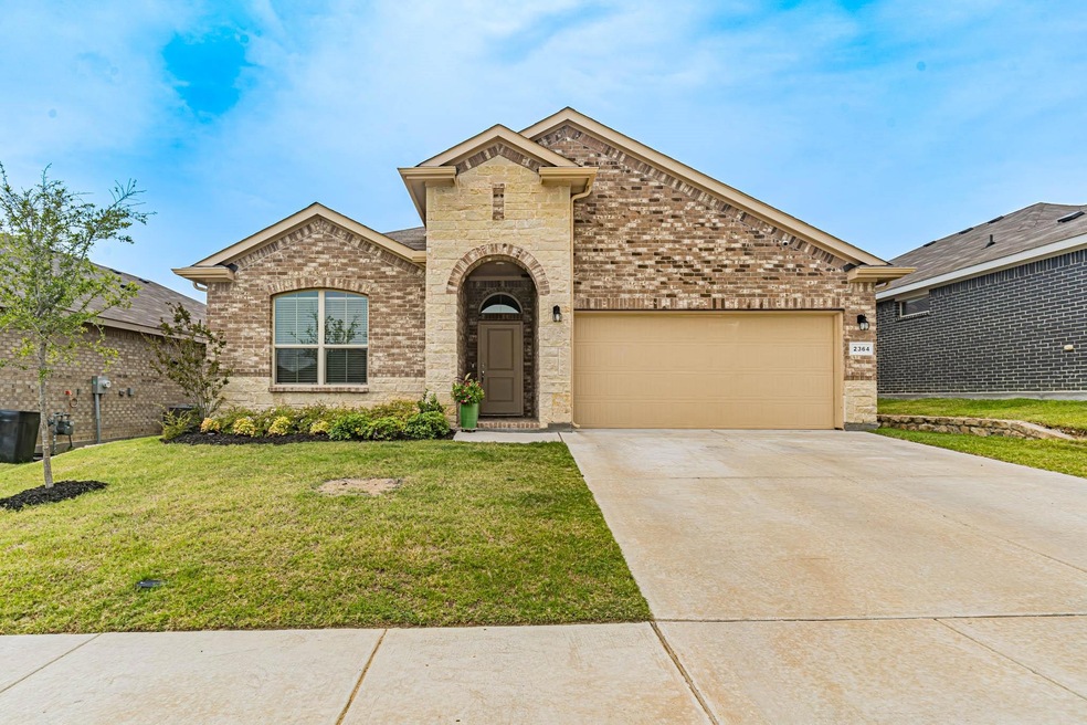 2364 Waggoner Ranch Dr, Weatherford, TX 76087 - photo 1