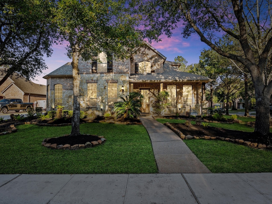Spacious 5 bedroom, 4.5 bath, equipped w/ media ro