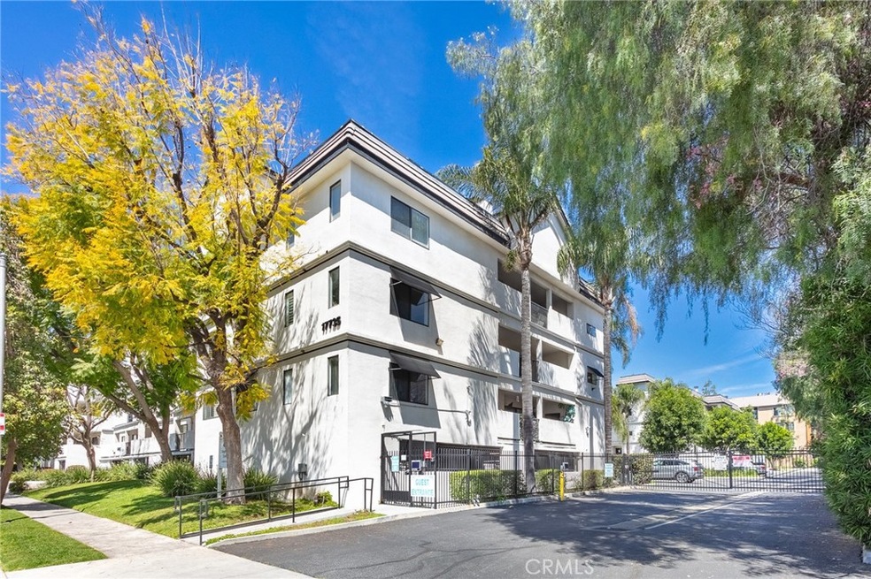 17735 Kinzie St unit 112, Northridge, CA 91325 - photo 1