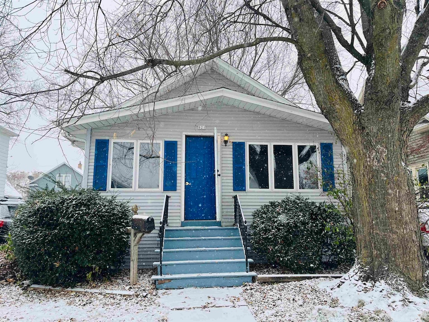 821 W 6th Ave, Oshkosh, WI 54902 - photo 1