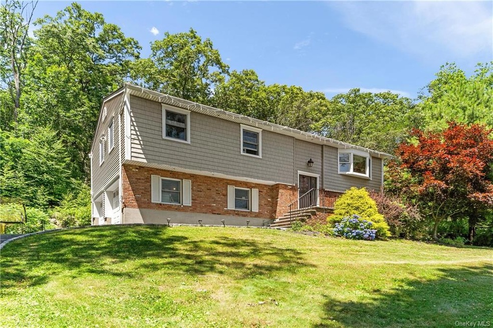 1471 Ivy Rd, Mohegan Lake, NY 10547 - photo 1